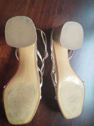 Sandalias tacón Stradivarius T38 doradas