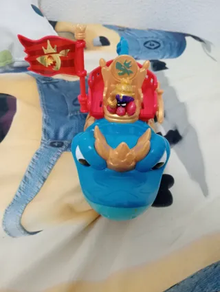 Tiburón Pirata con Moneda y Rey