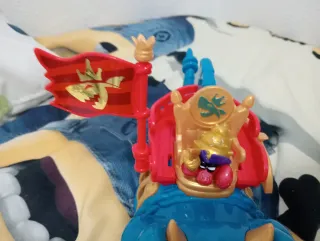 Tiburón Pirata con Moneda y Rey