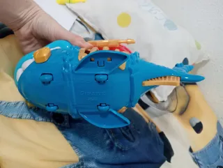 Tiburón Pirata con Moneda y Rey