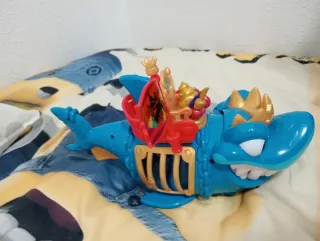 Tiburón Pirata con Moneda y Rey