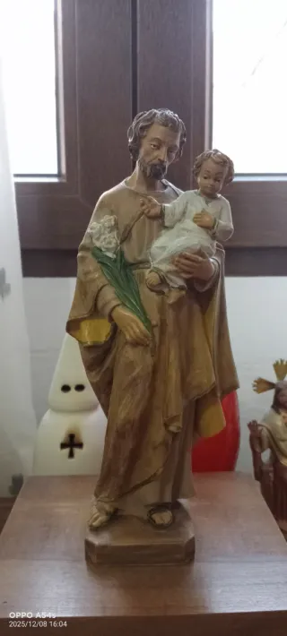 San José PVC pintado a mano. Italia