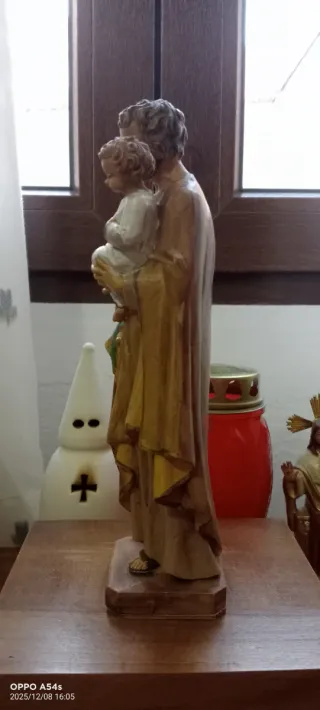 San José PVC pintado a mano. Italia