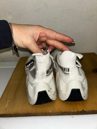 Scarpe da ginnastica bianche con lacci