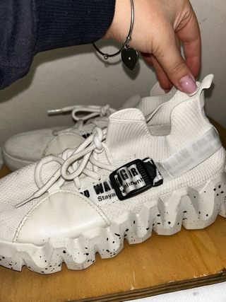 Scarpe da ginnastica bianche con lacci