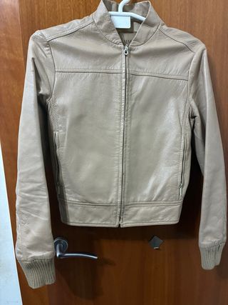 Bomber de piel beige