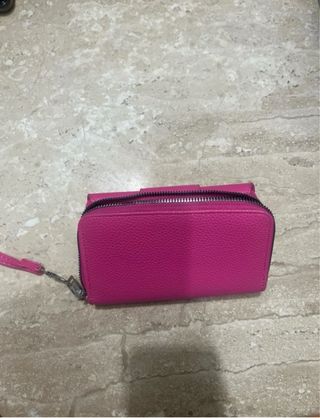 Portafoglio fucsia con tracolla