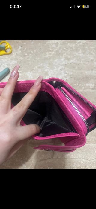 Portafoglio fucsia con tracolla