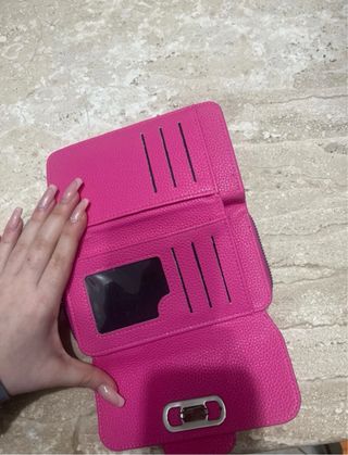 Portafoglio fucsia con tracolla