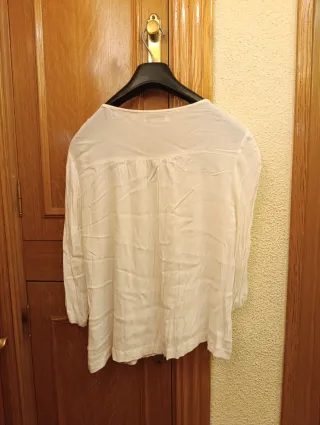 Chaquetilla Evima blanca bordada