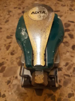 Lijadora orbital Neumática. Marca Aixia. Mod 815