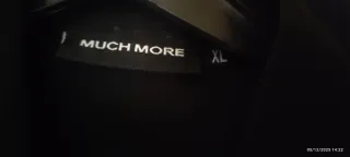 Camisa negra con estampado de llamas