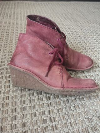 Botines Clarks de cuña rojos