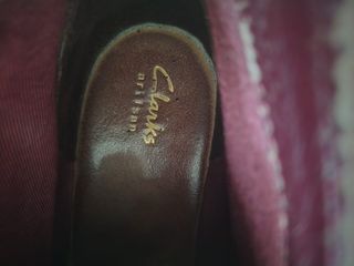 Botines Clarks de cuña rojos