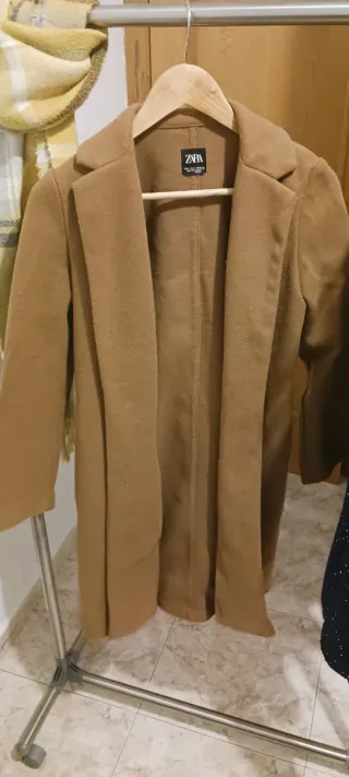 Abrigo ZARA marrón