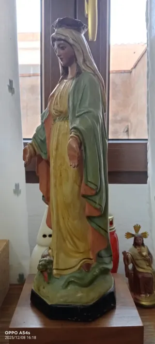 Virgen de la Medalla Milagrosa en cerámica
