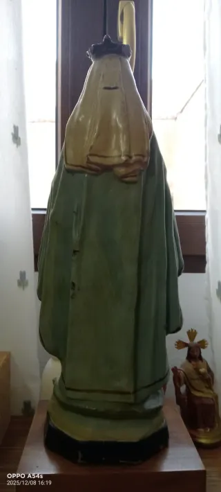 Virgen de la Medalla Milagrosa en cerámica