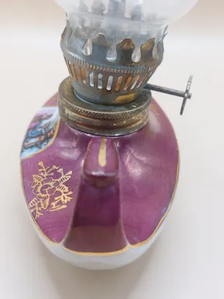 Lampada ad olio in porcellana ceca decorativa