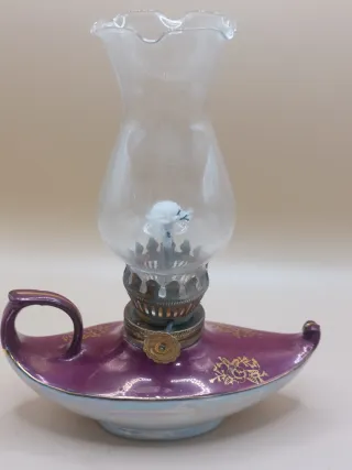 Lampada ad olio in porcellana ceca decorativa