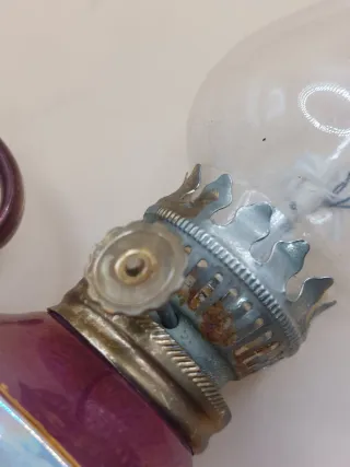 Lampada ad olio in porcellana ceca decorativa