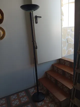 Lámpara de pie moderna negra y verde