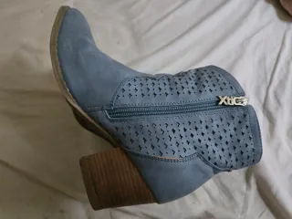 Botines XTI Azules con Diseño Calado