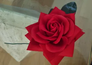 Sombrero Flamenco Rojo con Flores y Peineta