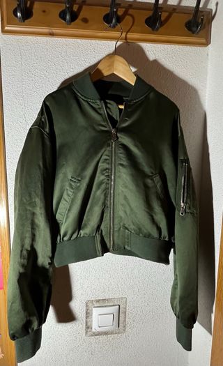 Bomber verde militar satinada