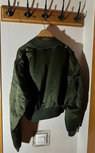 Bomber verde militar satinada