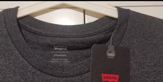 Camiseta Levi's gris oscura talla L con etiqueta
