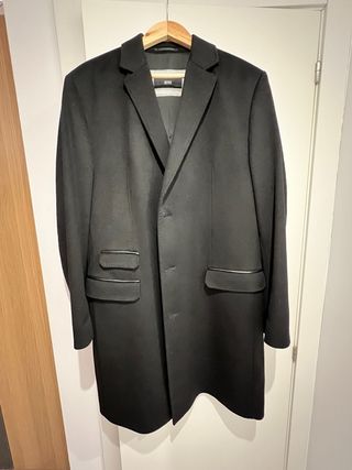 Elegante abrigo negro de cachemira Boss