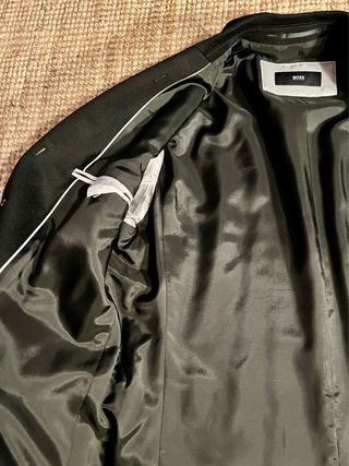 Elegante abrigo negro de cachemira Boss