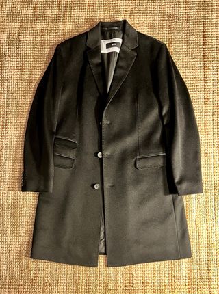 Elegante abrigo negro de cachemira Boss