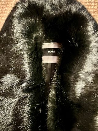 Elegante abrigo negro de cachemira Boss