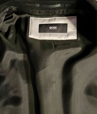 Elegante abrigo negro de cachemira Boss