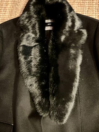 Elegante abrigo negro de cachemira Boss