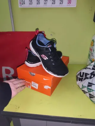 Zapatillas Skechers Mujer Negras y Rosas