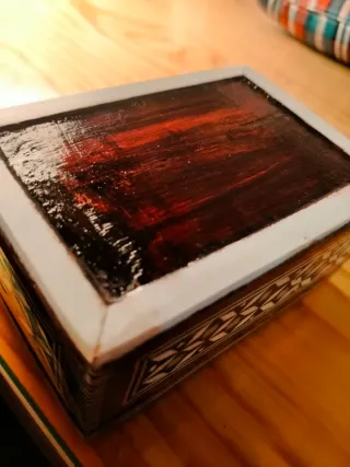 Cajita de madera con marquetería