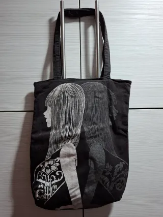 Bolso Negro con Diseño Blanco