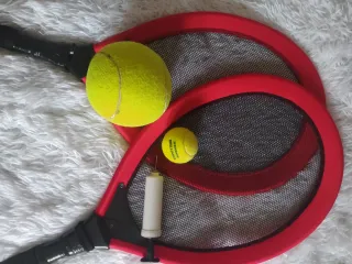 Raquetas infantiles, solo pelota grande.
