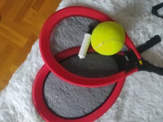 Raquetas infantiles, solo pelota grande.