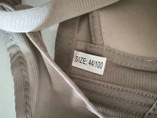 Soutien bege com botões frontais