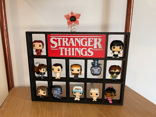 soporte kinder joy stranger things