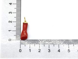 colgante oro 18k con piedra con coral