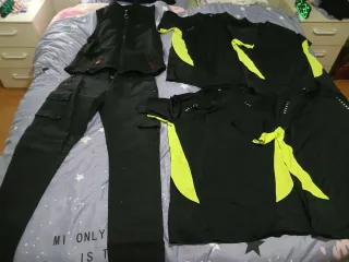 Conjunto Ropa Deportiva Chico un pantalón pitillo