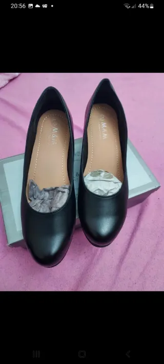 Zapatos de señora negros talla 41 local.