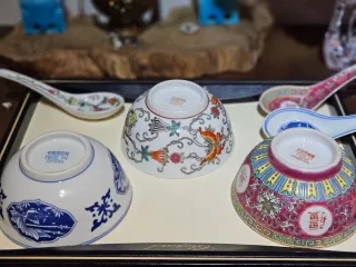 Set di ciotole cinesi vintage con cucchiai