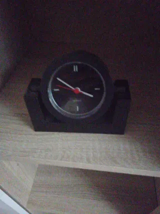 Reloj de mesa negro