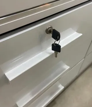 Armario Blanco con Espejo y Cajones