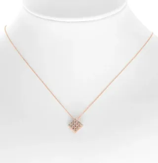 Collar y colgante de oro con diamantes